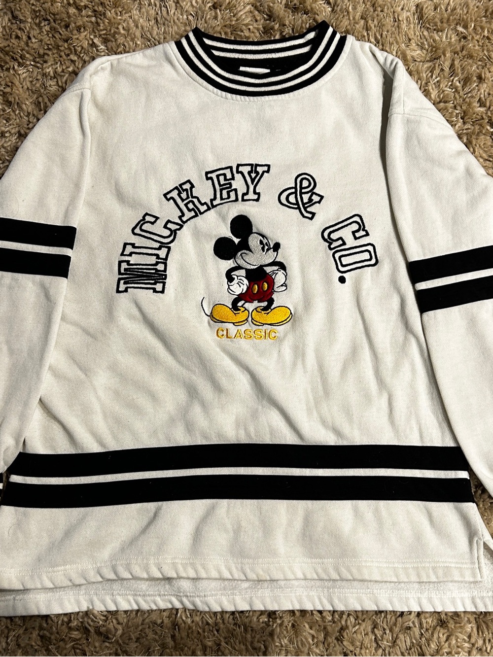 Vintage 90s Mickey & Co. Classic White Graphic Pullover Sweatshirt